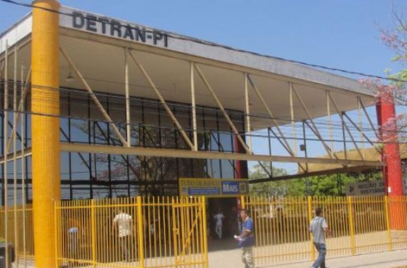 Detran prende em flagrante condutor por uso de CNH falsificada