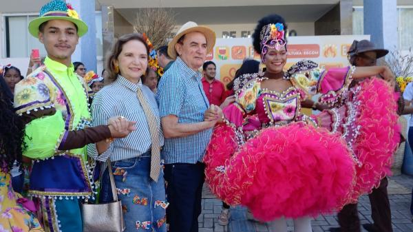 Prefeito Antônio Reis e primeira-dama Carmélia Reis celebram lançamento do São João em Floriano.(Imagem:FlorianoNews)