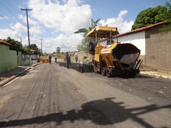 Iniciada pavimenta&ccedil;&atilde;o asf&aacute;ltica na Rua Sete de Setembro.(Imagem:FlorianoNews)