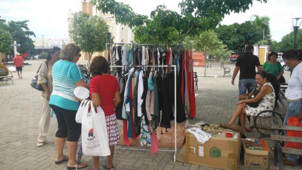Realizado bazar beneficente na Praça Dr. Sebastião Martins.(Imagem:FlorianoNews)