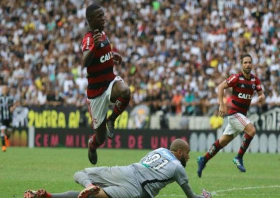 Vinícius Jr decide, Diego vai para galera e Flamengo vence o Ceará