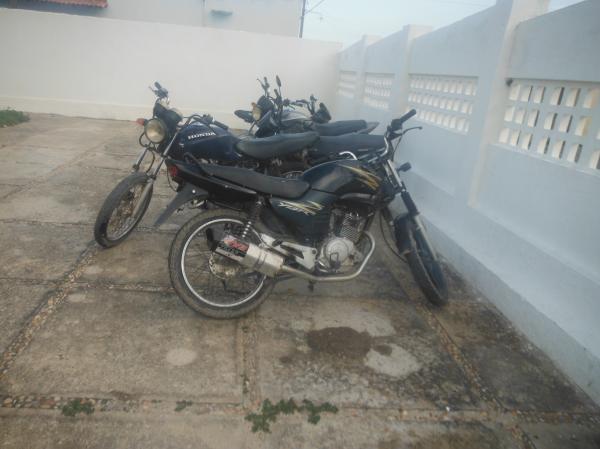 Polícia Militar apreendeu várias motocicletas em Floriano
