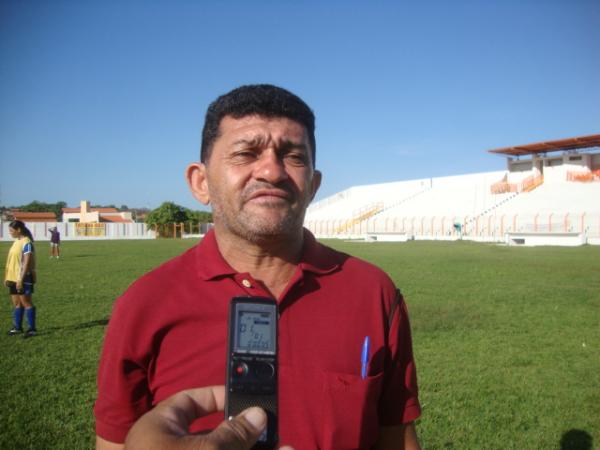 Teodoro - a sele&ccedil;ao feminina tera um jogo amistoso dia 21 de novembro(Imagem:reda&ccedil;ao)