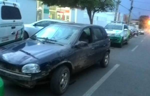 Força Tática recupera carro roubado após perseguição em Floriano.(Imagem:Divulgação/PM)
