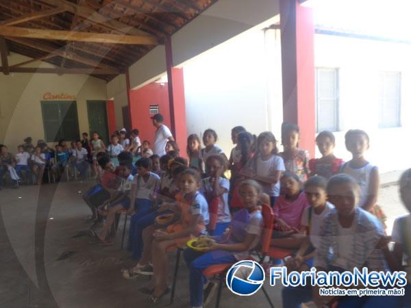 Participa&ccedil;&atilde;o dos alunos e suas fam&iacute;lias no evento do Folclore.(Imagem:FlorianoNews)