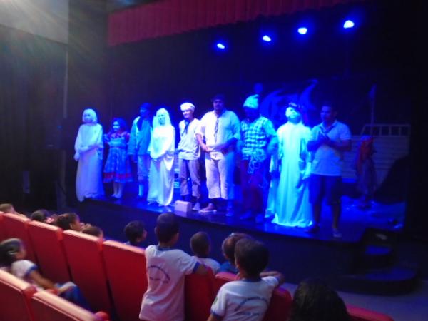 Grupo Escalet de Floriano apresenta espetáculo infantil na semana da criança