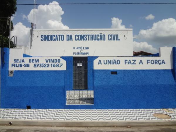 Bandidos arrombam sede do Sindicato da Constru&ccedil;&atilde;o Civil em Floriano.(Imagem:FlorianoNews)