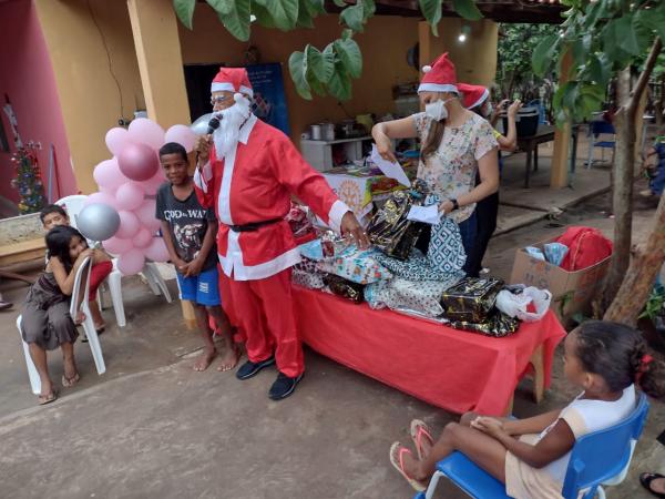 Rotary Club realiza a&ccedil;&atilde;o natalina na zona rural de Floriano(Imagem:FlorianoNews)