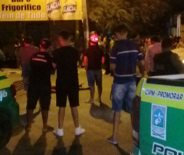 Dois homens em uma motocicleta são mortos a tiros no Promorar
