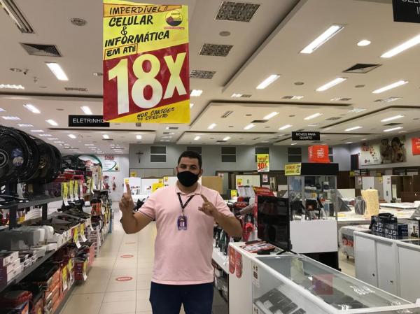 Chefe do setor de m&oacute;veis e eletros, Bezerra(Imagem:FlorianoNews)