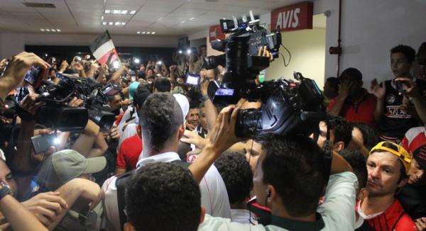 Em carreata por Teresina, River-PI faz a festa por acesso inédito à Série C