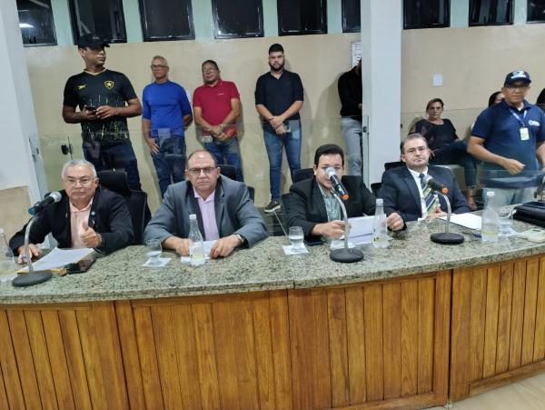 Rejeição do Bolsa Esperança na Câmara Municipal de Barão de Grajaú gera revolta popular(Imagem:FlorianoNews)