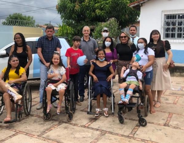 APAE de Floriano recebe ve&iacute;culo atrav&eacute;s do programa 