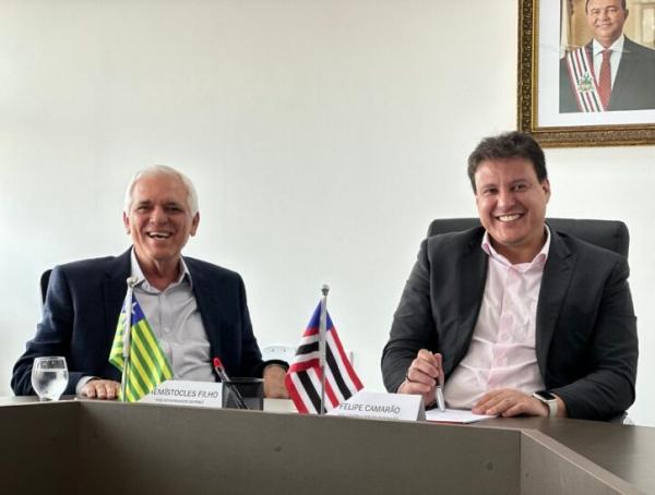 Vice-governador Them&iacute;stocles Filho, com Felipe Camar&atilde;o, vice-governador do Maranh&atilde;o.(Imagem:Divulga&ccedil;&atilde;o)
