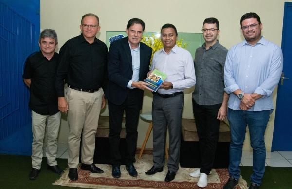 Palestra e lan&ccedil;amento do livro 
