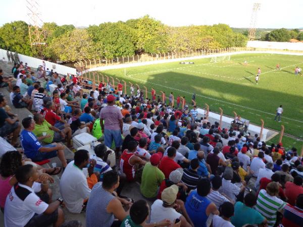 Cori-Sabbá sai na frente, mas Barras vence jogo em Floriano.(Imagem:FlorianoNews)
