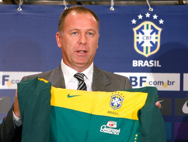 Com Neymar e Ganso, Mano convoca a seleção pela primeira vez