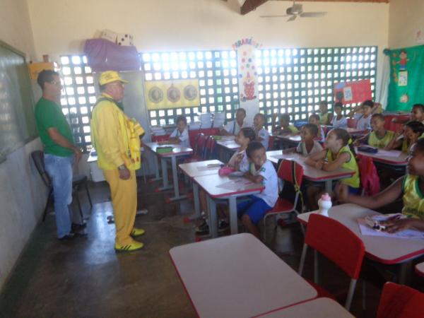 Projeto Show do Carrapeta começa a fazer visitas nas escolas de Floriano