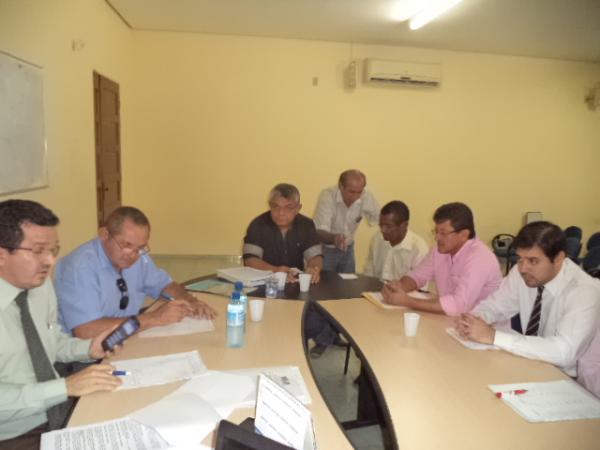 Reunião entre empresários e comerciários termina sem acordo em Floriano