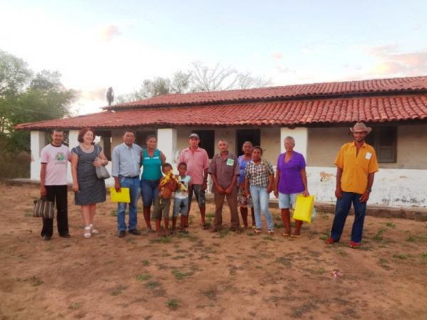 Reunião na Comunidade Casulo leva orientações aos assentados em situação irregular.(Imagem:FlorianoNews)