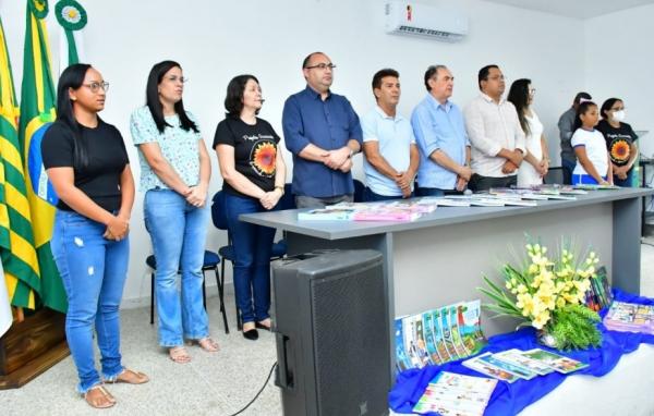 Realizada a entrega de material didático para alunos da rede municipal de ensino.(Imagem:Secom)