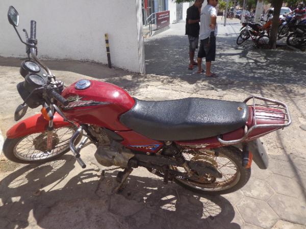Polícia Militar prende homem com moto roubada em Floriano.(Imagem:FlorianoNews)