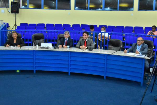 Vereadores antecipam sess&atilde;o da segunda quinzena e aprovam 16 projetos de lei em dois turnos.(Imagem:CMF)