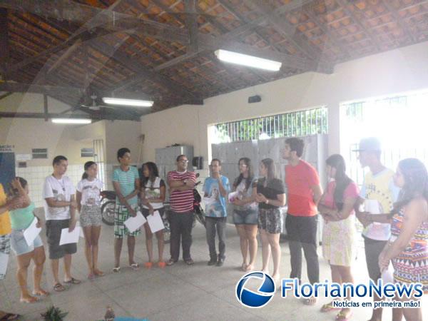 Par&oacute;quia Nossa Senhora das Gra&ccedil;as realiza Encontro da Forma&ccedil;&atilde;o Base da JUFRA.(Imagem:FlorianoNews)