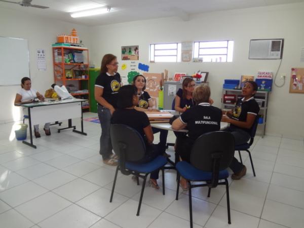 Floriano recebe comiss&atilde;o de sele&ccedil;&atilde;o do II Pr&ecirc;mio Experi&ecirc;ncias Educacionais Inclusivas.(Imagem:FlorianoNews)