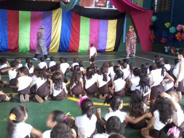 Escola Pequeno Pr&iacute;ncipe comemora em grande estilo o Dia do Circo.(Imagem:EPP)