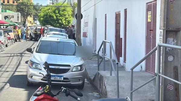 Crime ocorreu na cal&ccedil;ada do Hospital Prontomed, na Rua Doutor Area Le&atilde;o, pr&oacute;ximo &agrave; Paissandu, no Centro de Teresina.(Imagem:Sthefany Prado/g1)