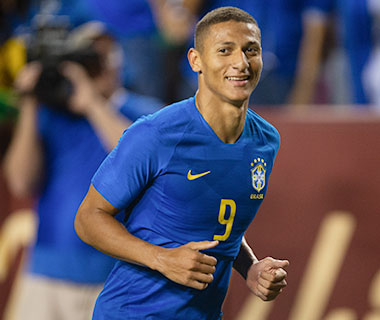 Richarlison faz dois gols e Brasil goleia El Salvador
