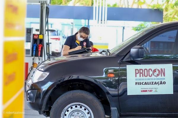 Procon autua 16 postos em Teresina por reajuste abusivo no preço da gasolina