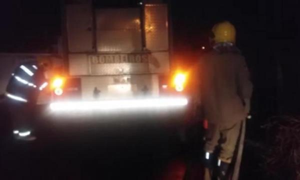 Bombeiros controlam inc&ecirc;ndio pr&oacute;ximo a posto de combust&iacute;vel em Floriano.(Imagem:Reprodu&ccedil;&atilde;o/Jc24horas)