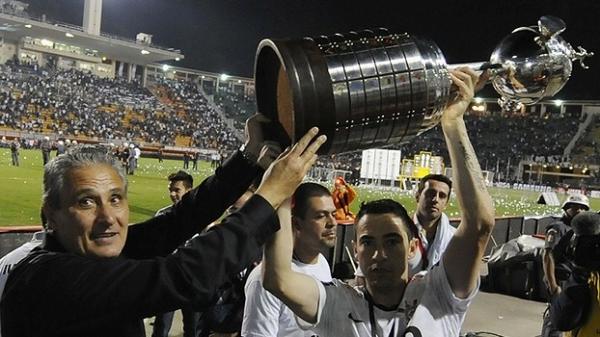 'T&iacute;tulobilidade': quase demitido em 2011, Tite realiza o sonho corintiano e se imortaliza no 'bando de loucos'.(Imagem:Ag&ecirc;ncia Estado  Reprodu&ccedil;&atilde;o/ESPN)