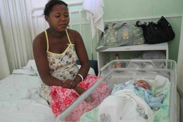 M&atilde;e se surpreende com fama do filho na maternidade.(Imagem:Catarina Costa/G1)