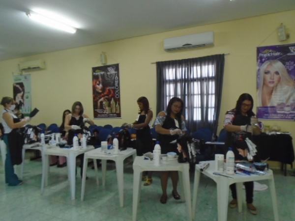 Academia Pratic Hair promove curso de aperfei&ccedil;oamento para cabeleireiros em Floriano.(Imagem:FlorianoNews)