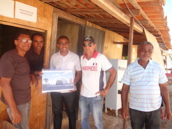Prefeito Joel Rodrigues visitou obras da Policlínica de Floriano