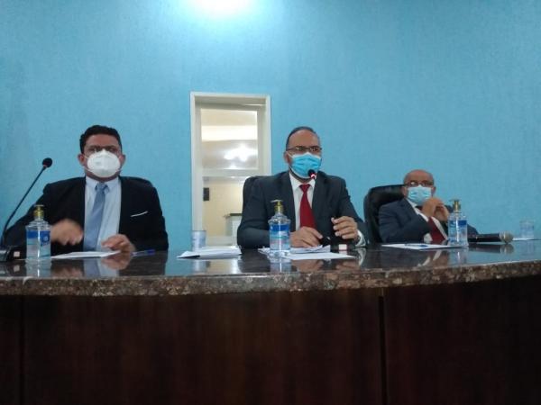 Comerciantes protestam na C&acirc;mara Municipal contra o decreto municipal(Imagem:FlorianoNews)