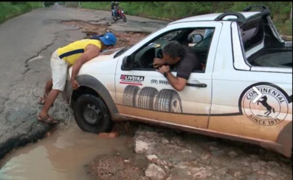 O responsável da Superintendência de Ações Administrativas Descentralizadas (Saad) Leste, James Guerra, afirmou que a via não foi feita para suportar o peso dos caminhões. ?Aquele(Imagem:Reprodução)