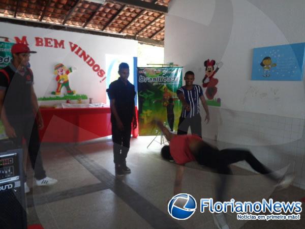Alunos se divertem com apresentação de danças na Semana da Criança.(Imagem:FlorianoNews)