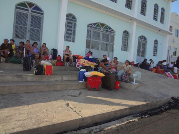 Manhã de domingo é movimentada com partida de romeiros à Canindé
