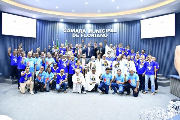 O Dia Municipal do Terço dos Homens Mãe Rainha foi instituído pela lei nº. 080/2017(Imagem:CMF)