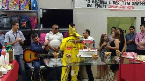 Gerente do Para&iacute;ba de Floriano faz aniversario e ganha festa surpresa.(Imagem:Divulga&ccedil;&atilde;o)