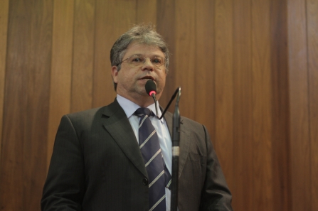 Gustavo Neiva denuncia "paralisia" no Governo do Estado