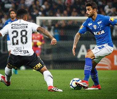 Corinthians sai atrás, se recupera e empata com o Cruzeiro em amistoso