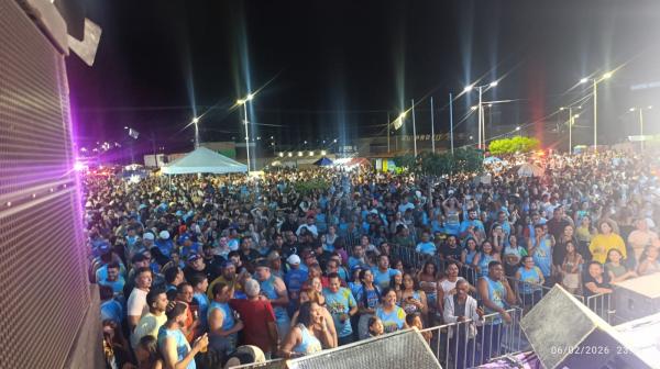 Bloco do Povão 2026 reúne multidão e transforma a Praça Santo Antônio em palco de grande festa(Imagem:FlorianoNews)