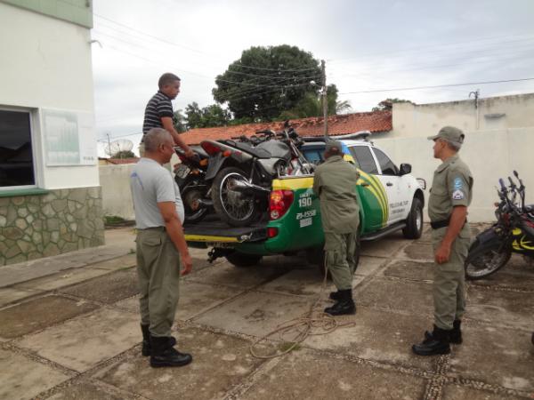 Opera&ccedil;&atilde;o Policial resulta na apreens&atilde;o de sete motocicletas.(Imagem:FlorianoNews)
