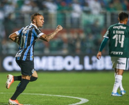 Grêmio vira fora de casa e elimina Palmeiras da Libertadores