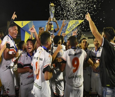 Noite de conquistas riverinas no futebol de base